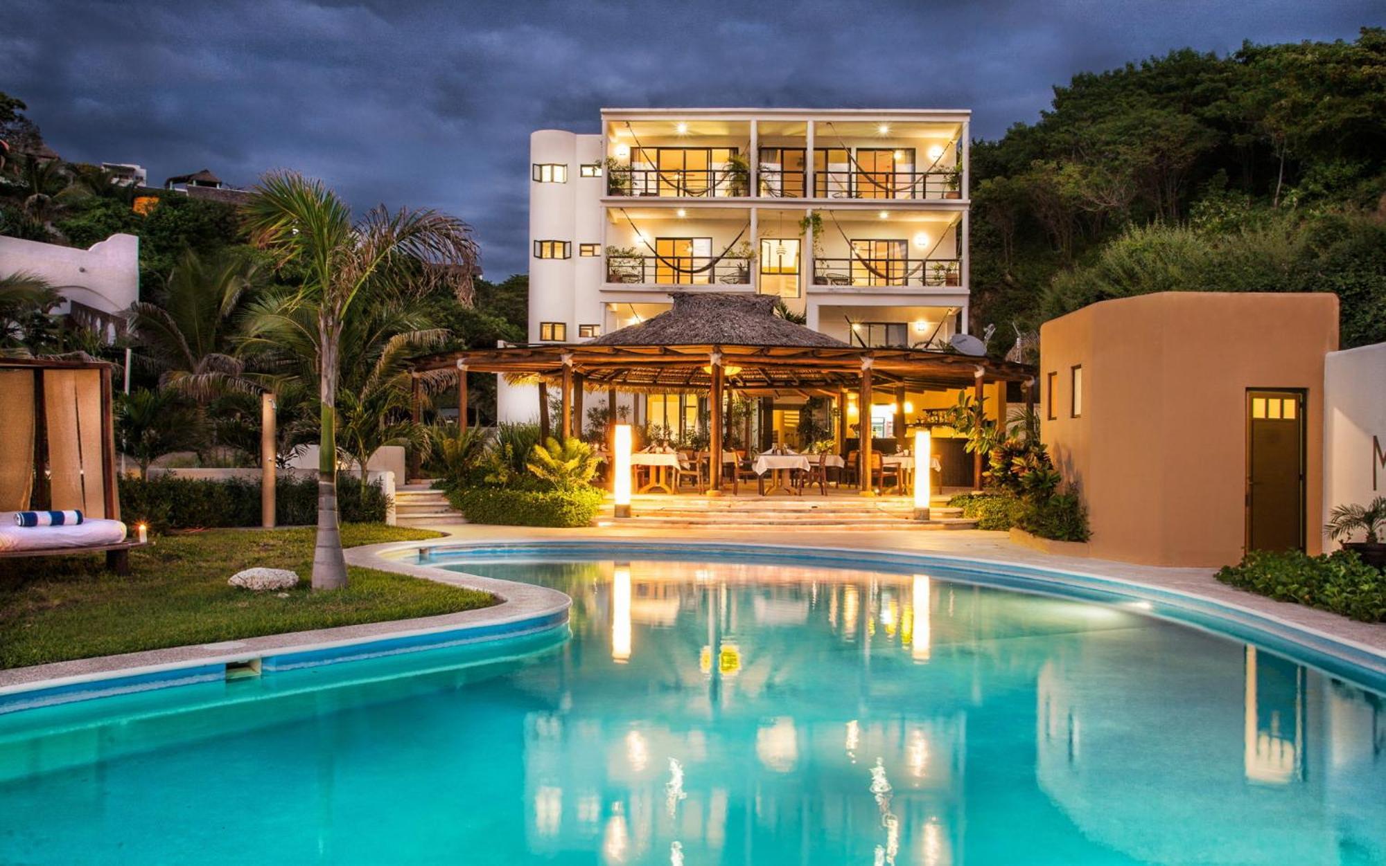 Manta Raya Hotel - Right On The Beach Cuatunalco Zewnętrze zdjęcie