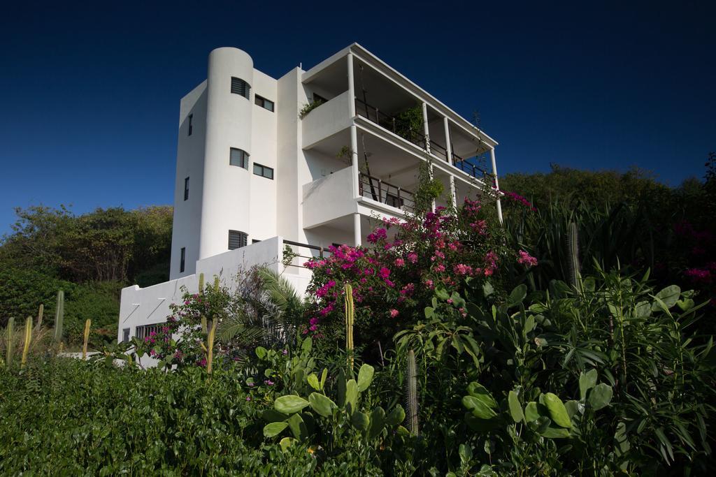 Manta Raya Hotel - Right On The Beach Cuatunalco Zewnętrze zdjęcie